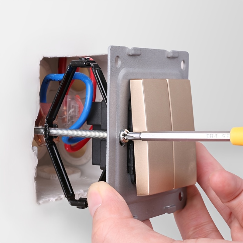  Enchufe eléctrico de pared individual de 13 amperios con  interruptor de 1 unidad (paquete de 50) : Herramientas y Mejoras del Hogar