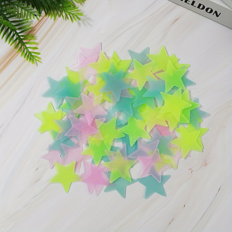 100 adesivi murali stelle luminose, mini pentagramma che si illumina al  buio, decorazione da parete fluorescente per soffitto, per la decorazione  della camera da letto di casa (1,18 pollici) - Temu Italy