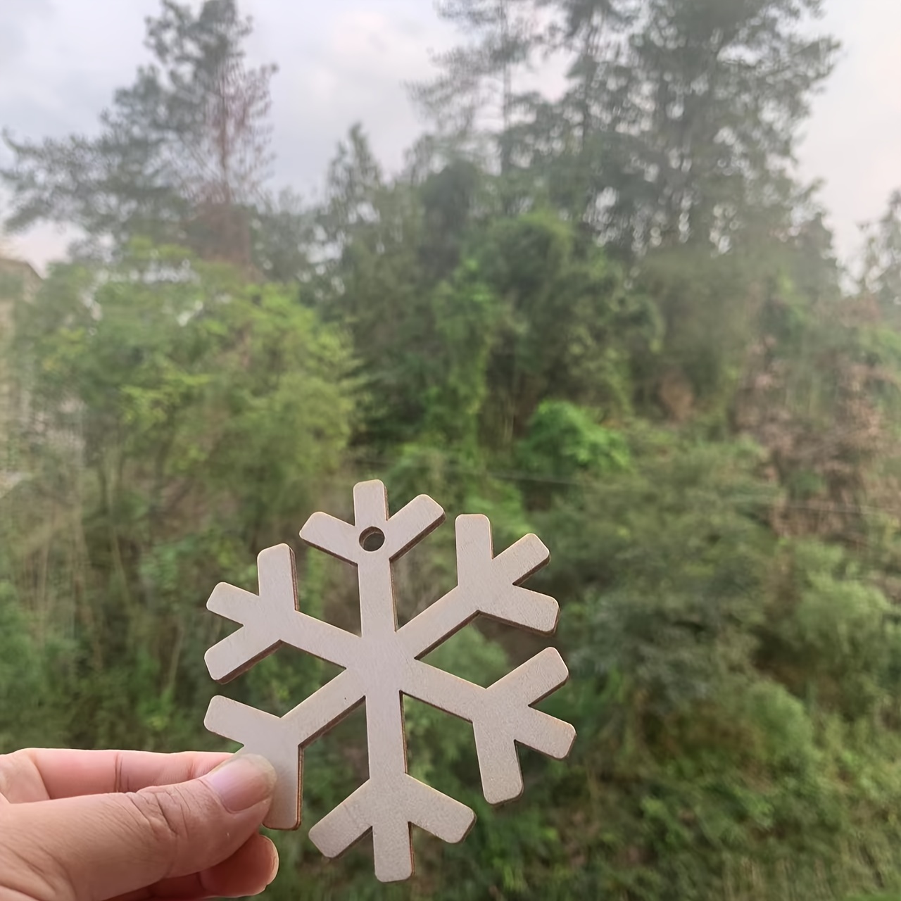 10pcs Wooden Snowflake With Hole Wood Chips, Hemp Rope Snowflake Pendant