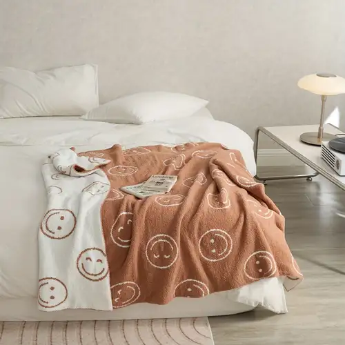 1pc Warm And Cozy Smile Face Microfiber Blanket For Office, Sofa, And Bed - Soft And Fluffy Throw Blanket For Nap And Decoration