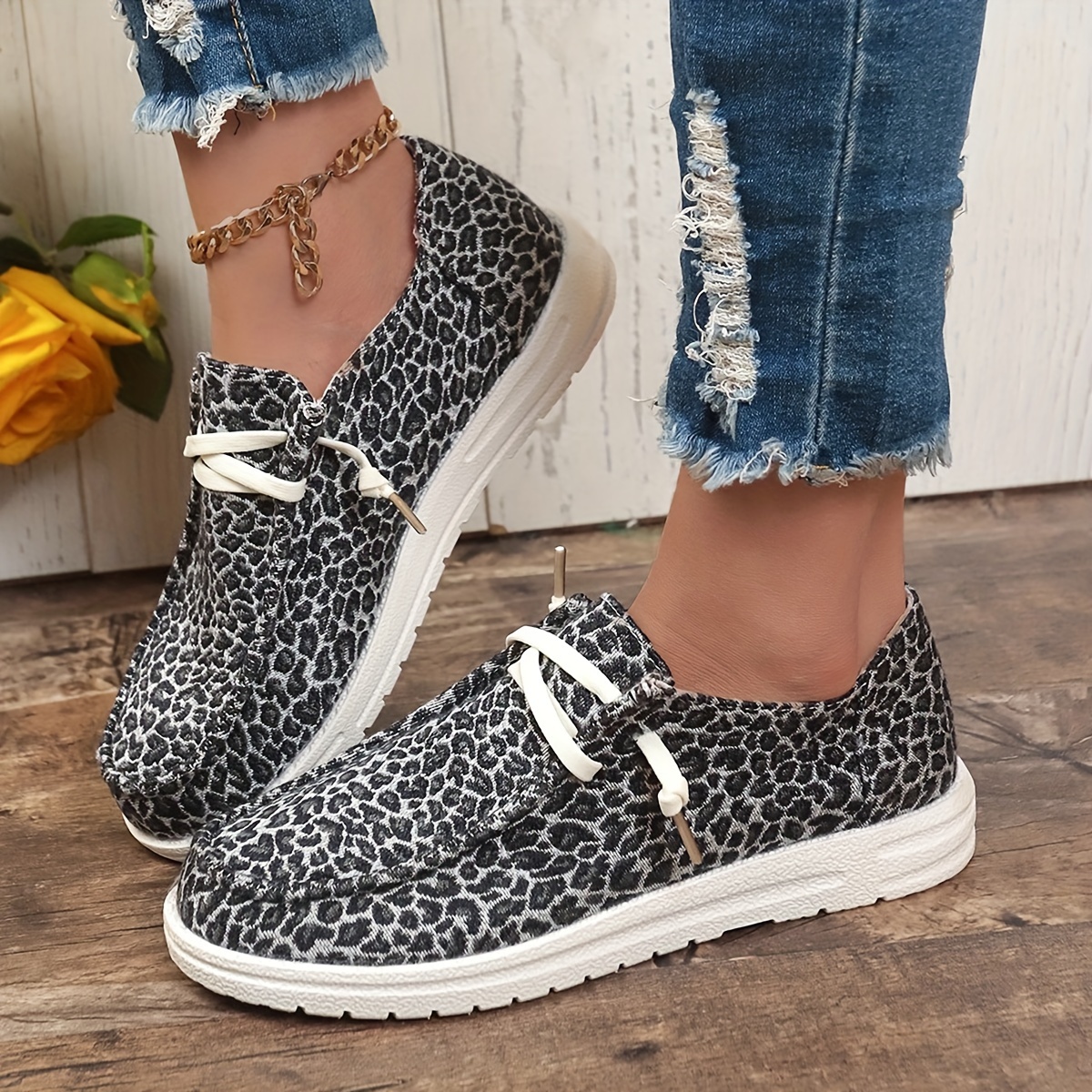 Leopard Pattern Skate Shoes for Women Flat Lightweight Lace-up Canvas