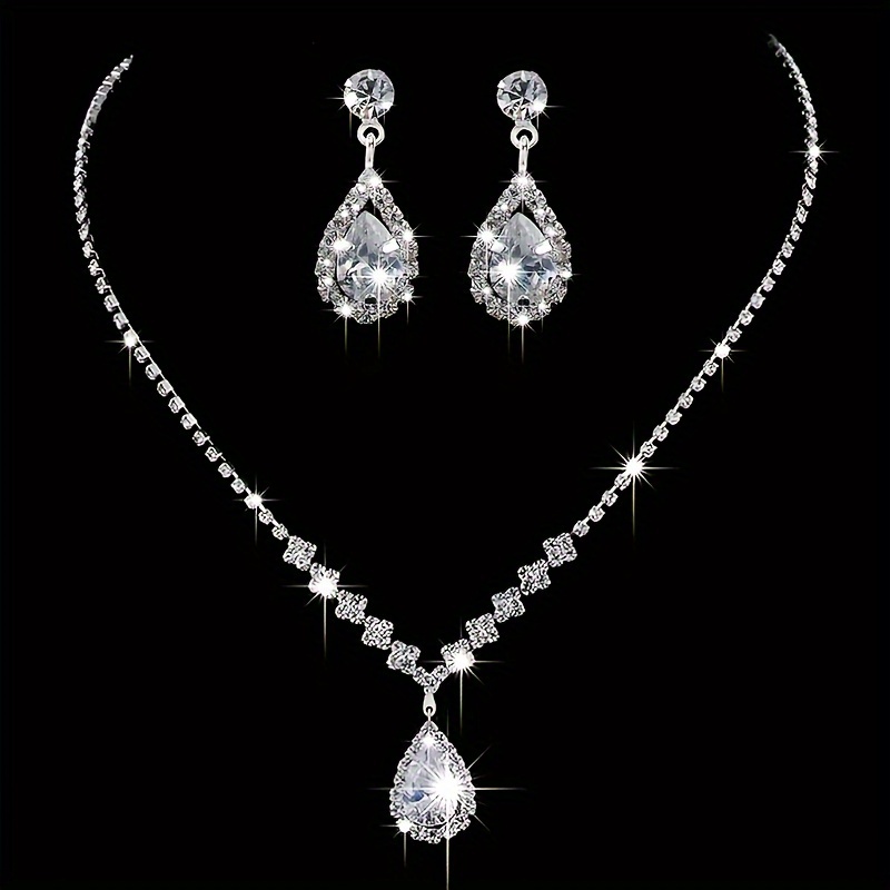 

Luxurious Bridal Banquet Jewelry Set Featuring A Geometric Water Necklace And Earrings With Rhinestones.