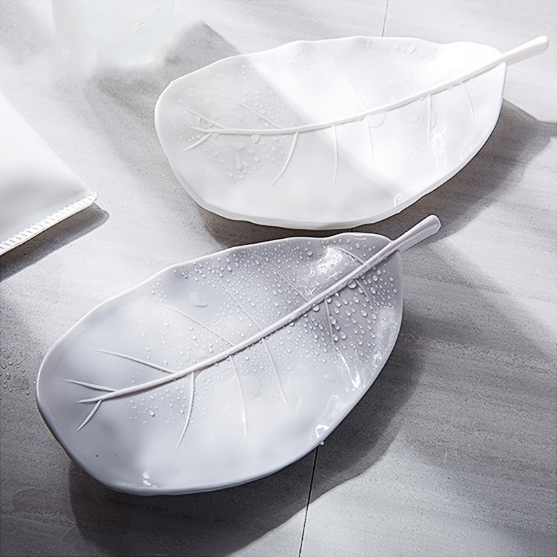 

1pc Leaf Shaped Soap Dish, Plastic Soap Tray, Creative Soap Holder, Soap Rack For Bathroom, Simple Soap Storage Rack, Bathroom Accessories