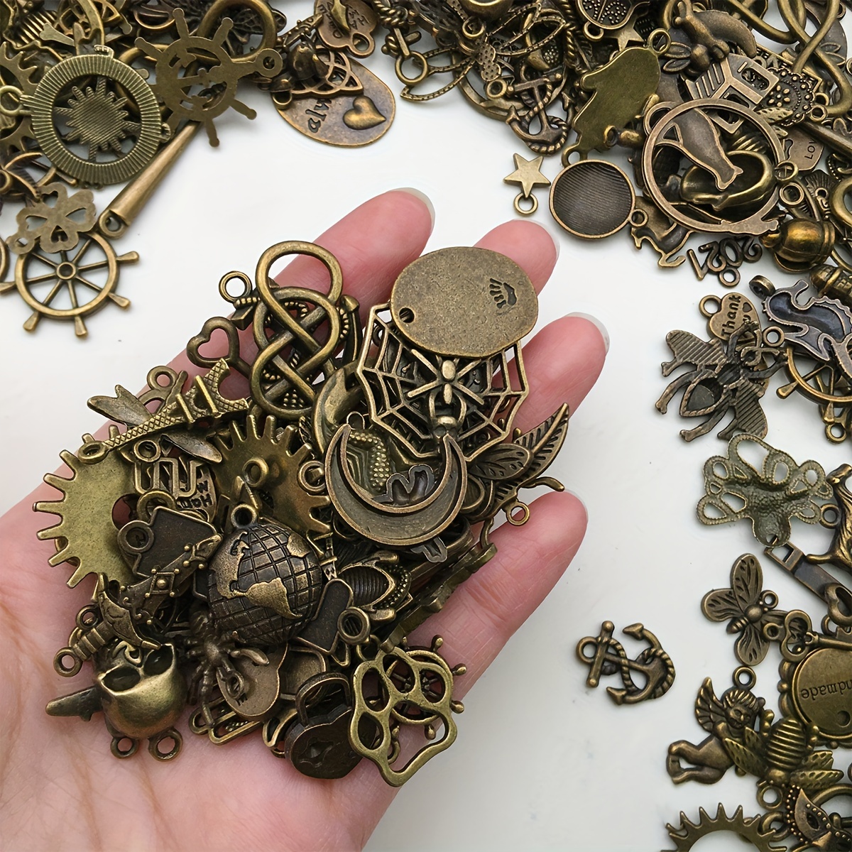 BronaGrand Vintage Charms Bulk,200pcs Mixed Antique Charms Tibetan Alloy  Pendants for Necklace Bracelet Jewelry Making and Crafting,Antique Silver 