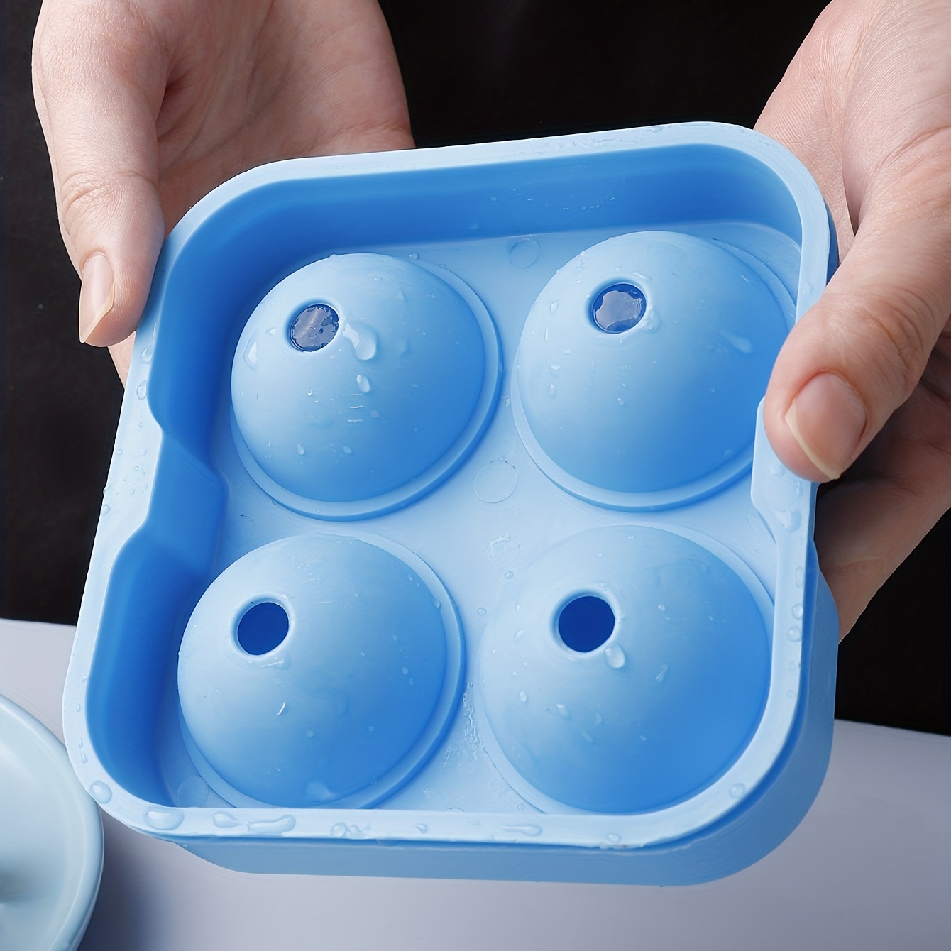 Large Ice Ball Molds Reusable 4 Grids Ice Cube Tray with Lid