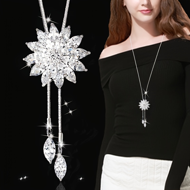 

Fashionable Creative Crystal Snowflake Sweater Chain Clothing Pendant Necklace For Women
