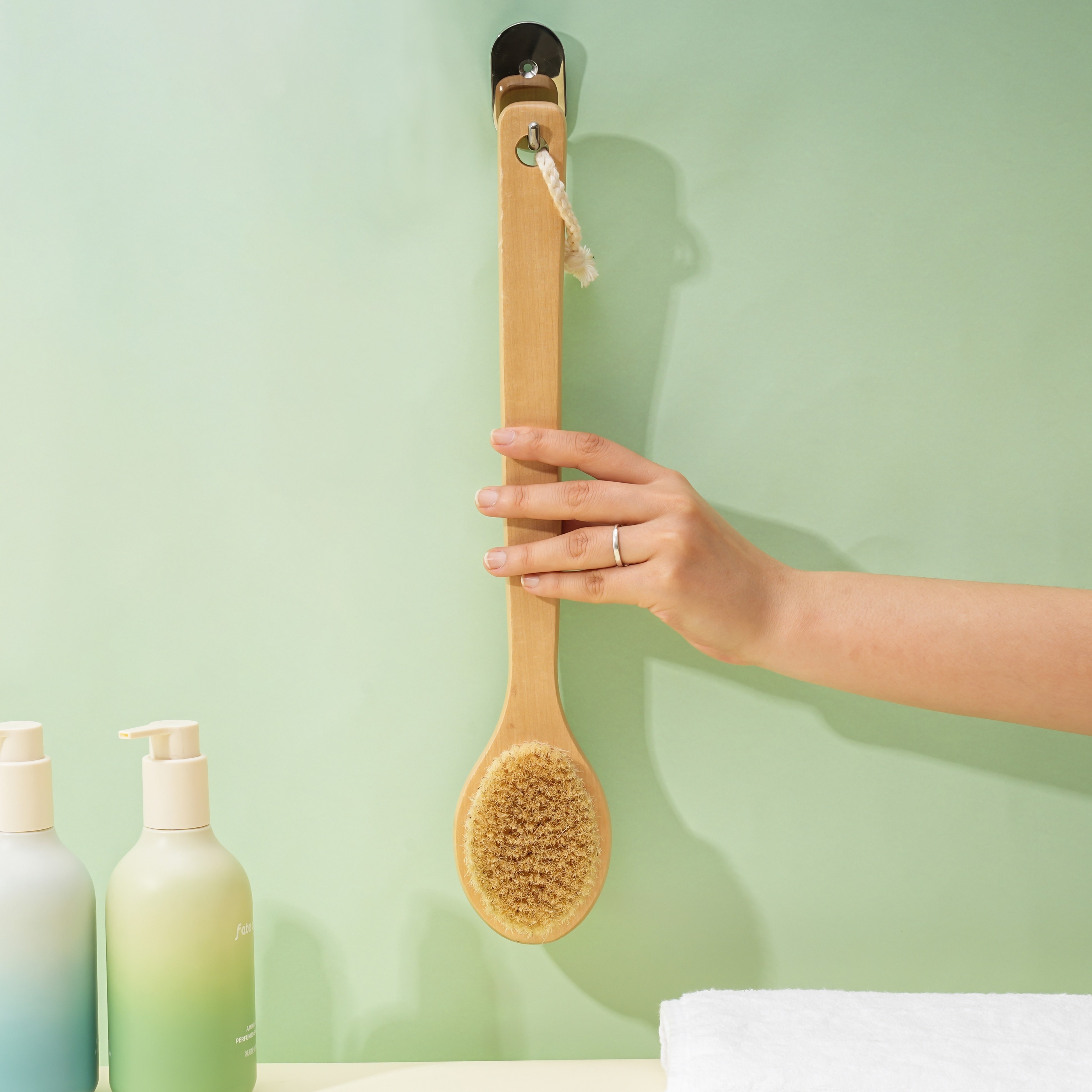 Long Handle Bath Massage Cleaning Brush with Soap Dispenser, Body Brush  Back Scrubber Storable Body Wash, Exfoliating Bath Brush, Cleaning Massage  Brush 