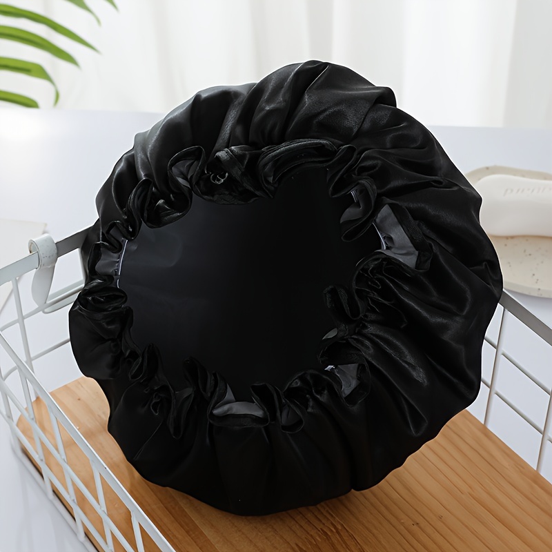 A Double-layer Printed Daisy Shower Cap, Featuring An Exquisite Printed Fabric On And A Lining