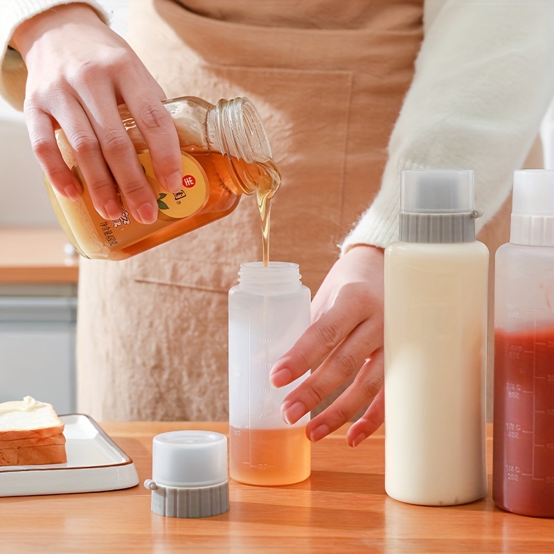 1pc PP Squeeze Bottle, Minimalist Oil Squeeze Bottle For Kitchen