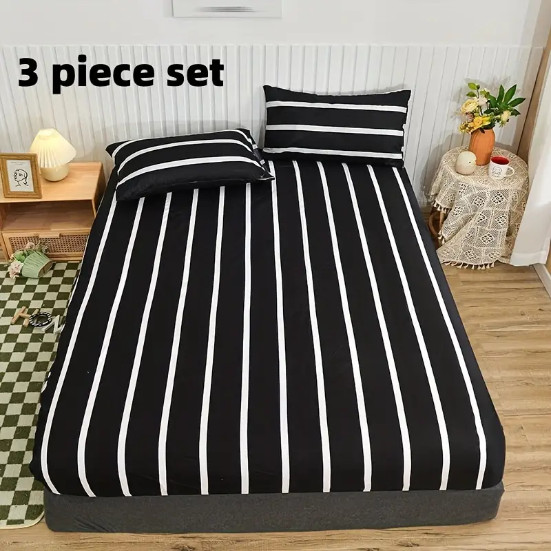 Fitted Sheet Set With Black And White Striped Printed Bedding