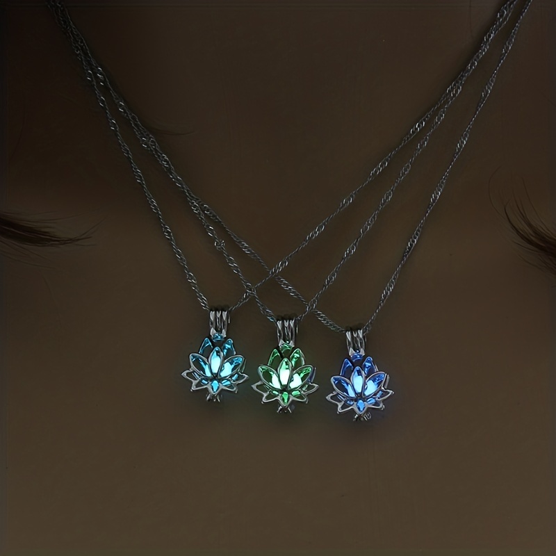 1 collar de colgante de loto brillante en la oscuridad para Halloween DIY [brilla después de absorber luz, no brilla sin absorción]