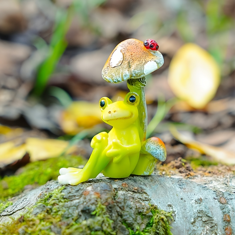 Two Frogs with Toadstool Garden Sculpture