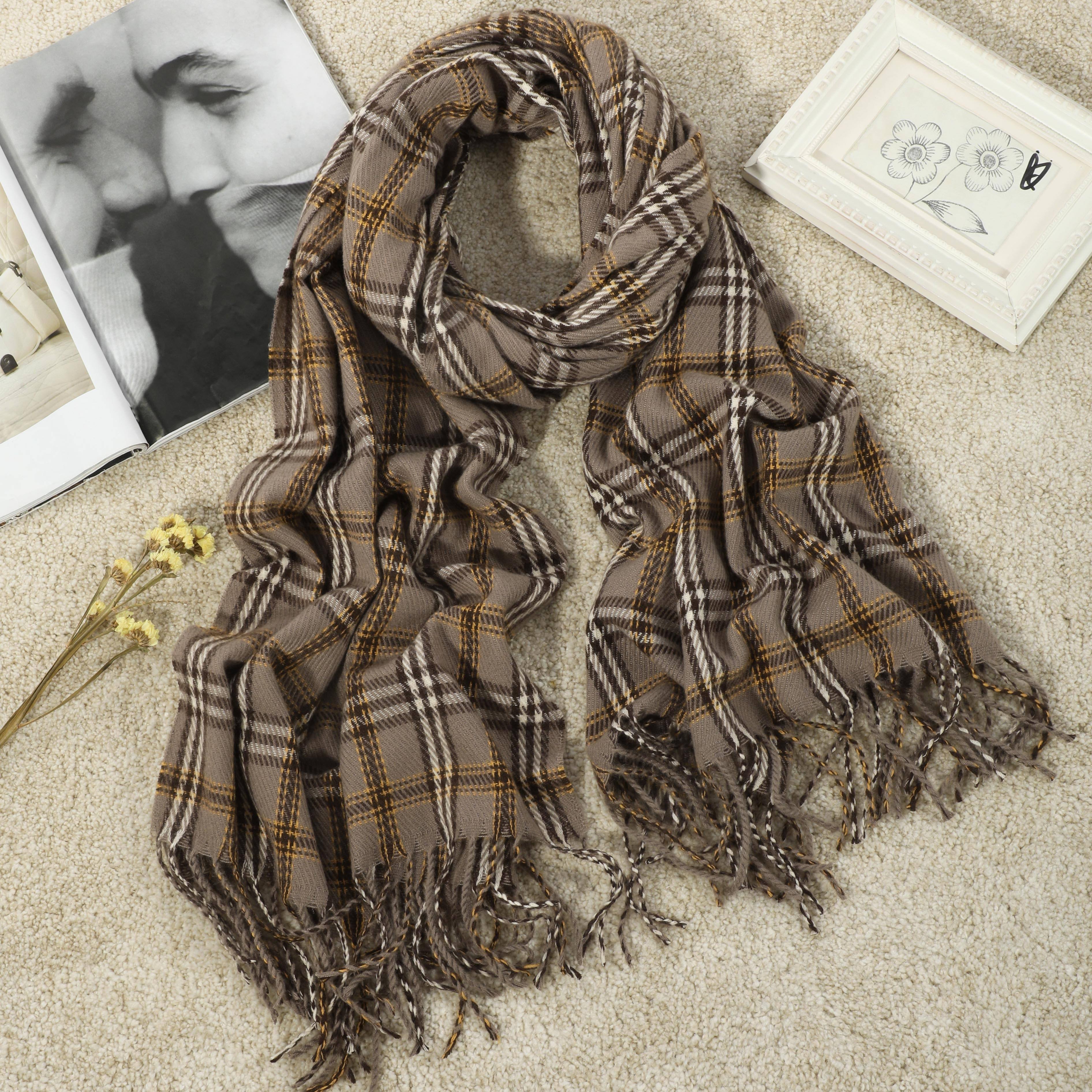 1pc Classic Fashionable Women's Brown Plaid Tassel Scarf With Two