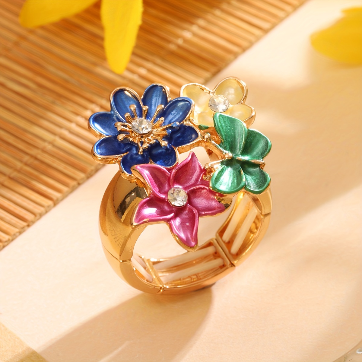 

Bohemian Zinc Alloy Khaki Colored Flower Enamel Elastic Ring Elegant Women's Party Party Ring