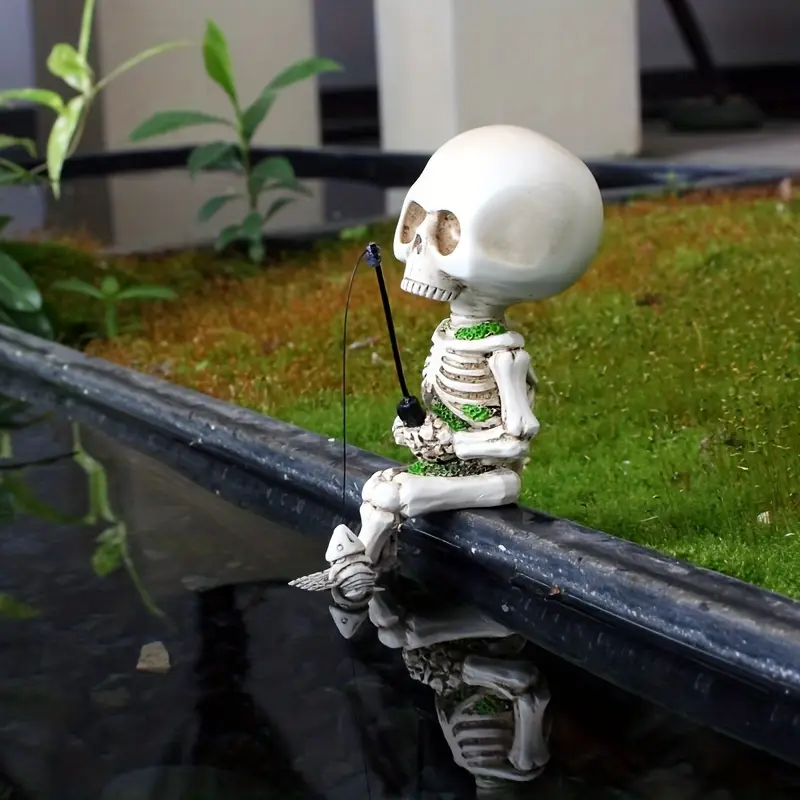 fish skeleton accessory for aquarium Restokki Skull Head Decoration Safe Resin Exquisute Decorative Tank Head Skull Ornament : Pet Supplies one broken tooth and a sharp jawline Mesee Aquarium Pirate Captain Decoration,