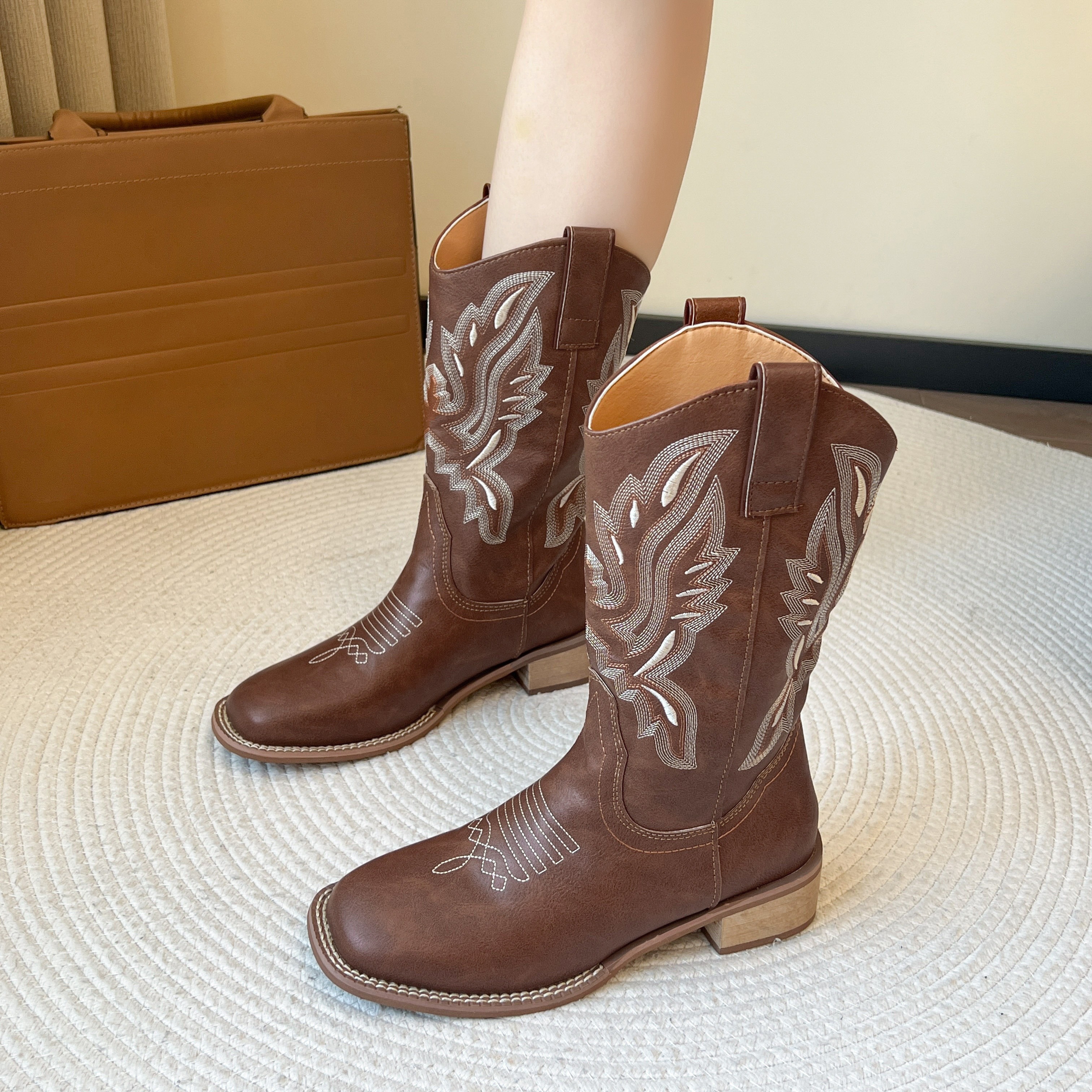 Women's Square Toe Western Boots Retro Embroidery V cut Pull