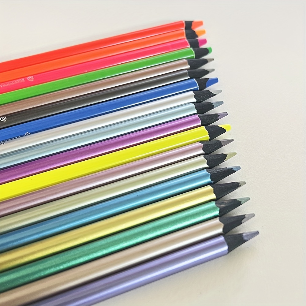 18 Crayons De Couleur, Contenant 12 Crayons De Couleur Métalliques Et 6  Crayons De Couleur Néon.