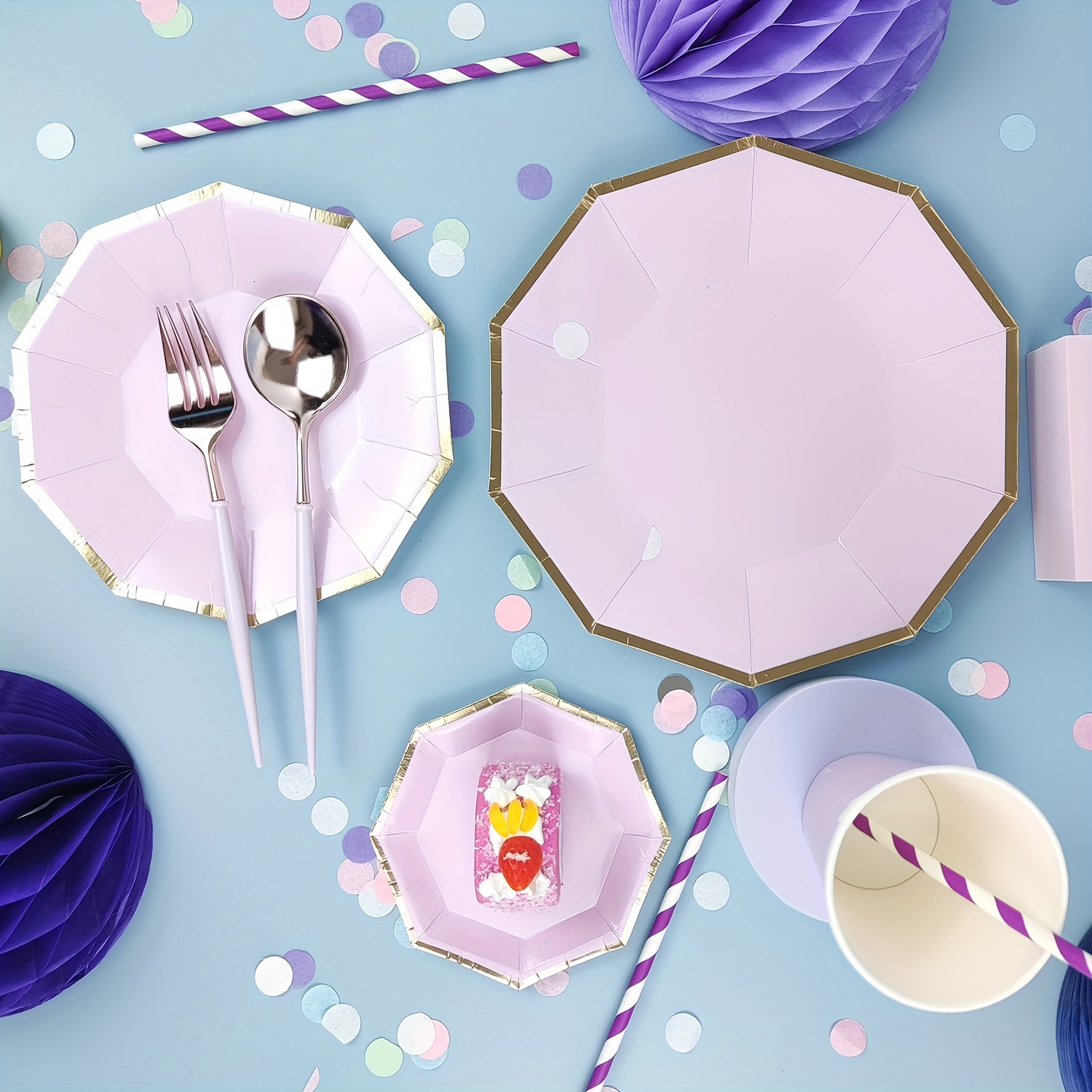 Amscan - Confezione da 16 piatti e tovaglioli per bevande con candele di  compleanno, 17,8 cm, colore: Blu : : Casa e cucina