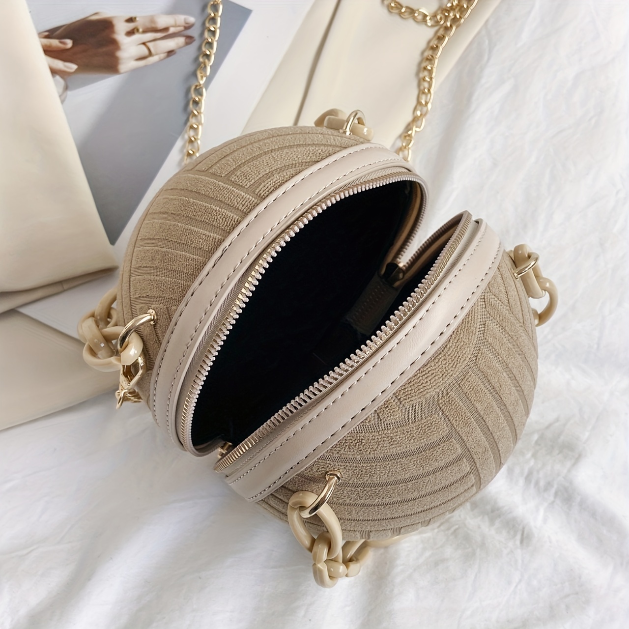 Unusual ball shaped purse  Unusual handbags, Bags, Purses and