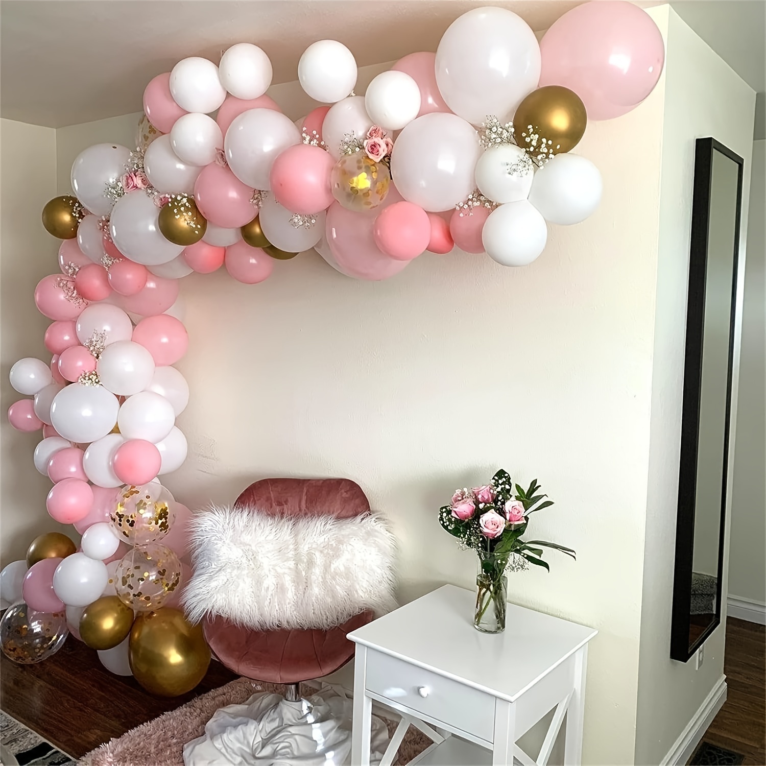 Color Rosa Globos Dorados Con Lentejuelas Pegatina Blanca Fondo Rosa:  fotografía de stock © anberization #190809652