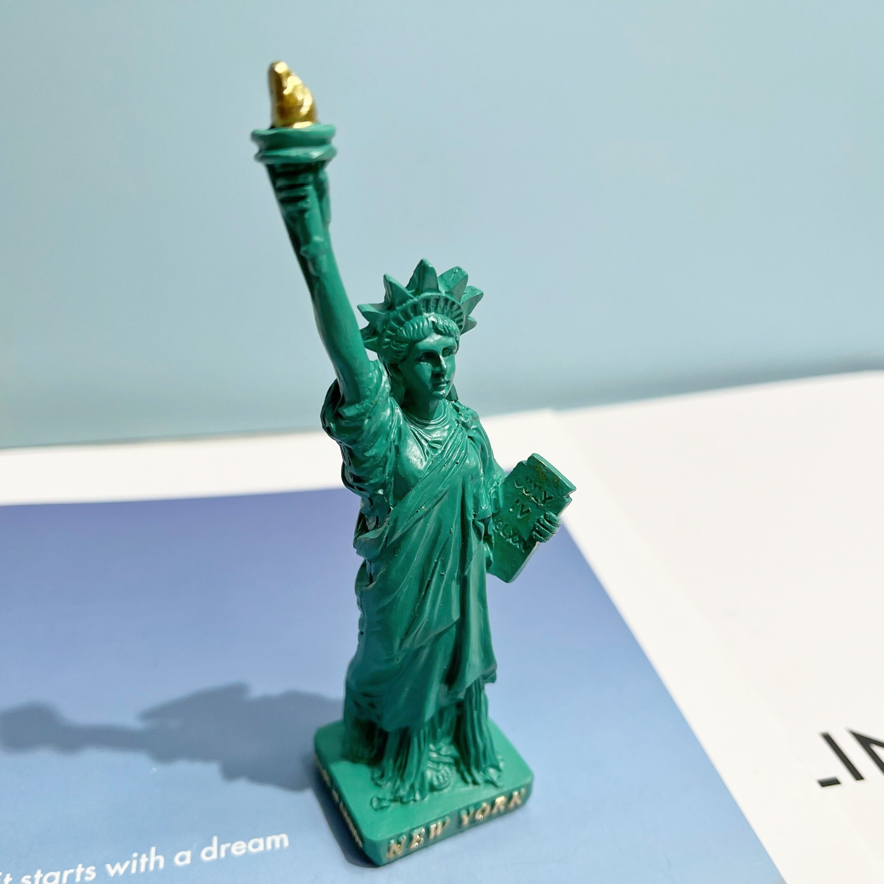 1pc New York City Party Supplies, 11.94cm Statue Of Liberty Statues Replica  Gifts With Copper Tint, Statue Of Liberty Souvenir Figurines Desk