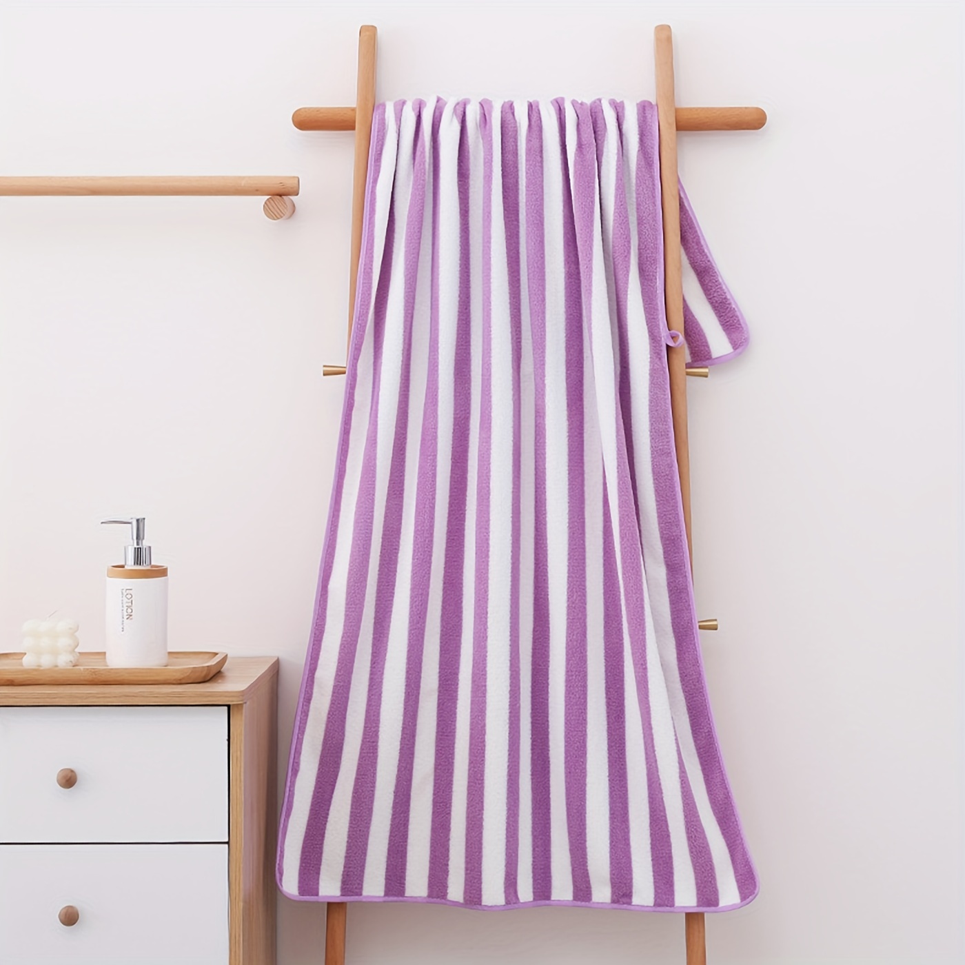Strip Pattern Bath Towel Absorbent Coral Velvet Towel for Adults