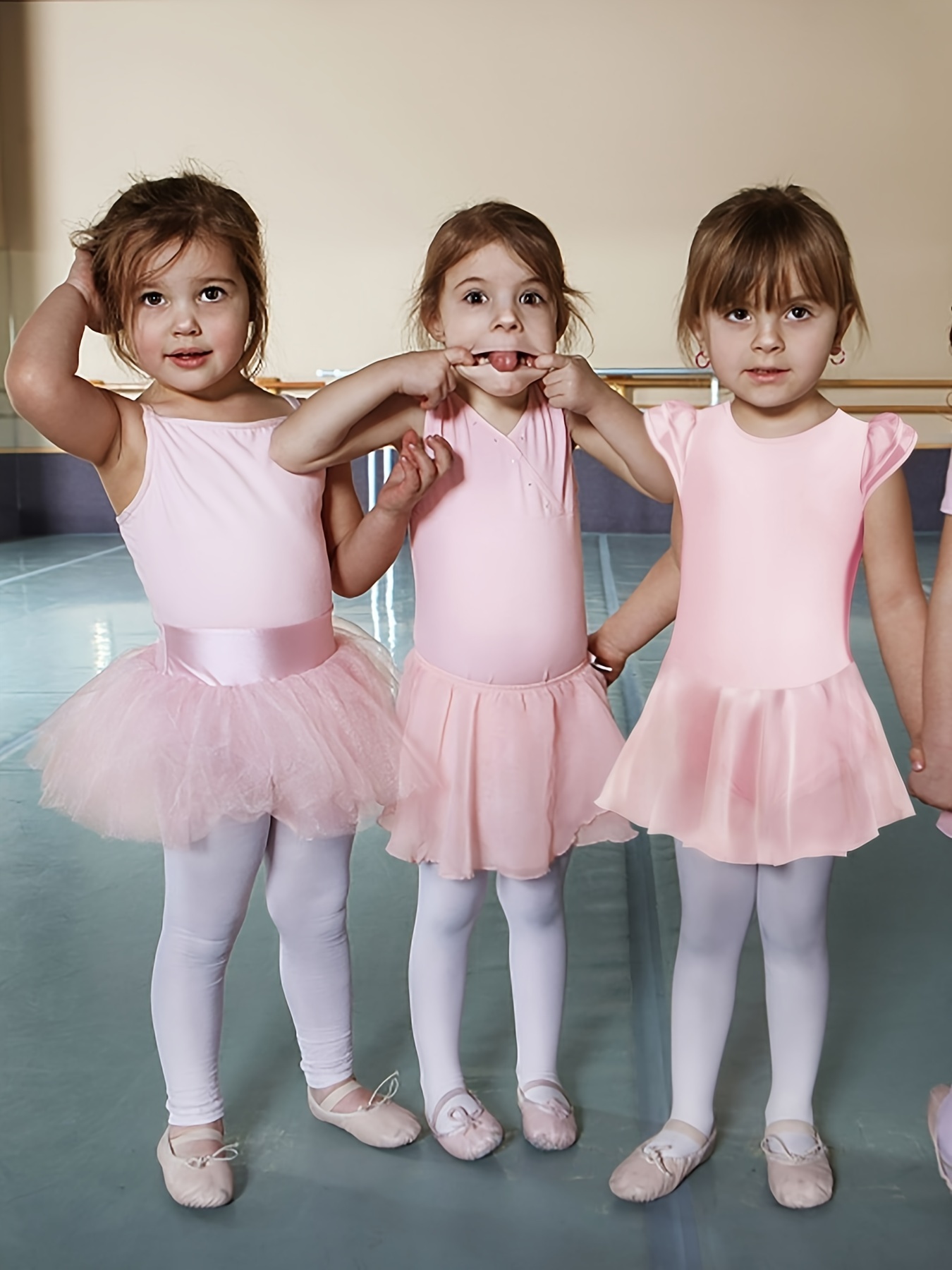 Niñas con traje online de ballet