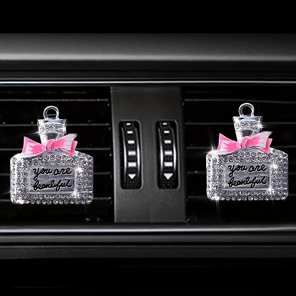 Diffuseur d'huiles essentielles de voiture d'aromathérapie 4 pièces, forme  de coeur en cristal, pince d'évent de diffuseur de voiture pour les  décorations intérieures de voiture de femmes
