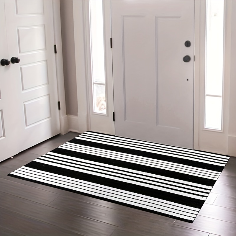 Buffalo Plaid Outdoor Rug 27.6 x 43.3 Inches Front Door Mat, Washable  Outdoor Rugs for Layered Door Mats Porch/Front Porch/Farmhouse Black and  White
