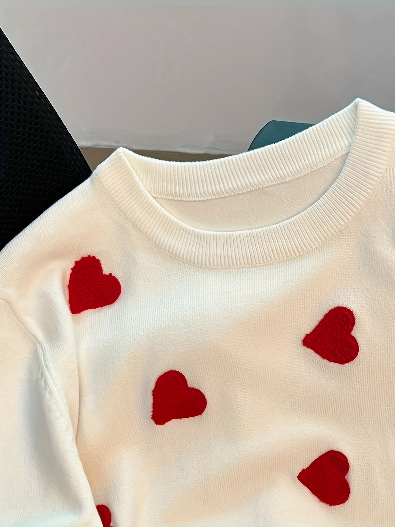 Women's Casual Long Sleeve Round Neck Sweater with Red Heart Patterns  Soft Warm Winter Pullover for Fall Winter, Cozy Clothing, Cute Sweater,  Wint