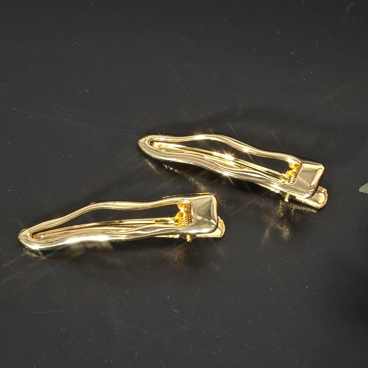Image of A Set Of Clips For Women, Suitable For Girls With Of Hair, Used To Clip Bangs Or As A Hair Accessory For The Back Of .