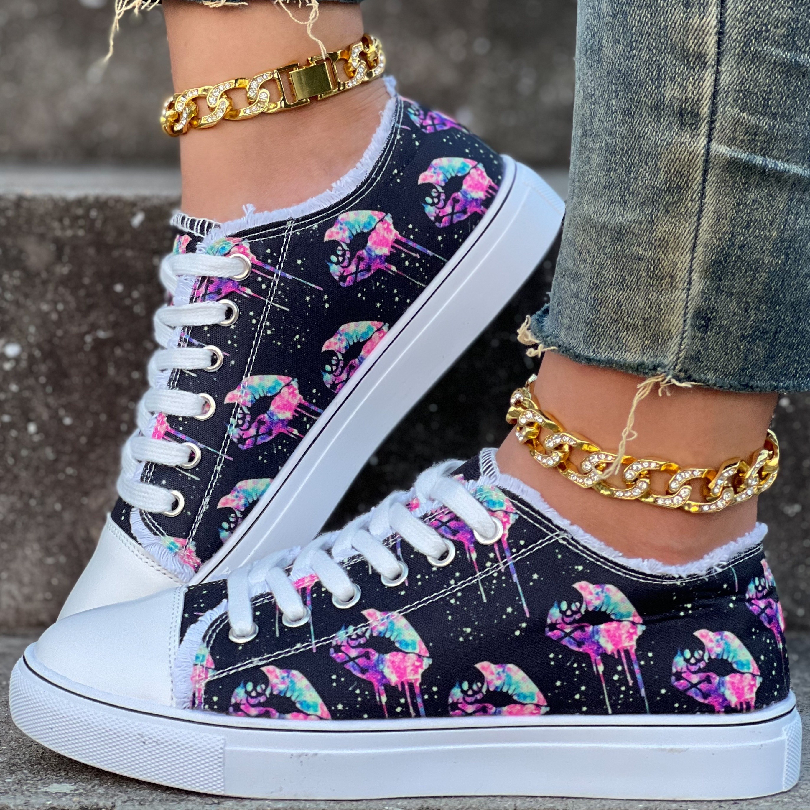 Low-top Sneakers Skull