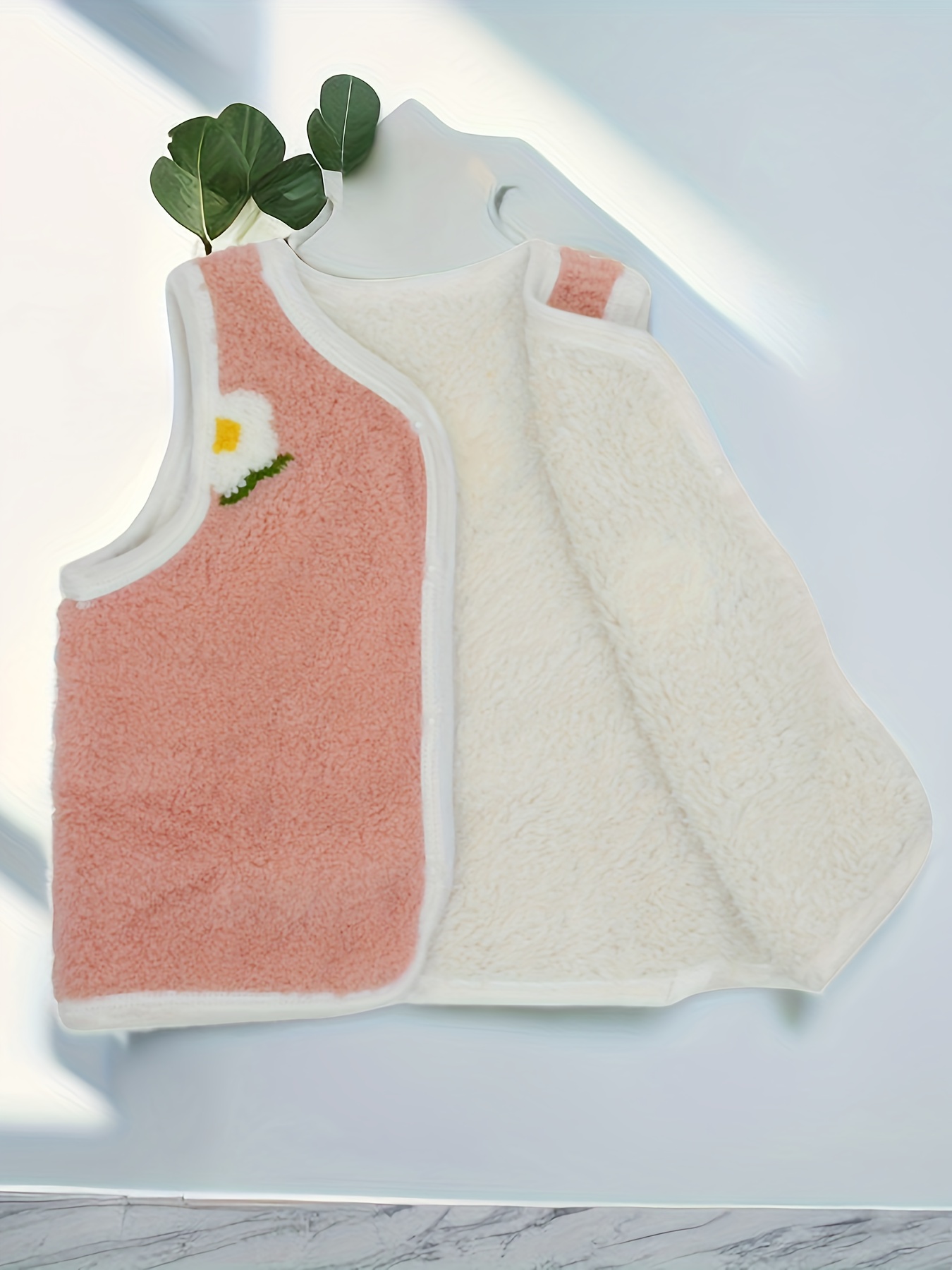 Spring and autumn new baby girl coat cute embroidered sleeveless
