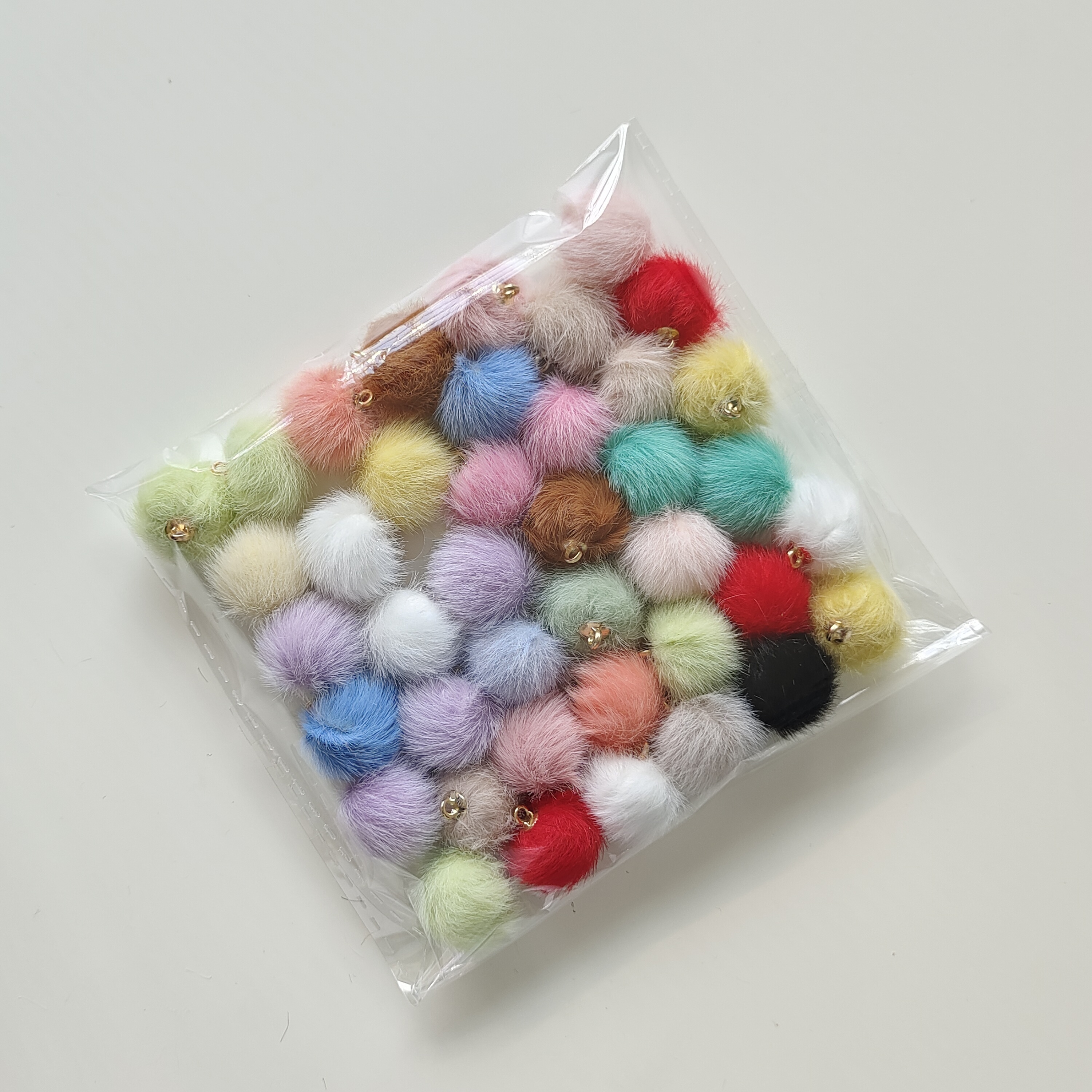 TEMU 20/50pcs Pendentif Pompon 1.5Cm en Fausse Fourrure de Lapin 18 Couleurs Accessoires de Bricolage de Noël Boucles d'Oreilles Accessoires pour