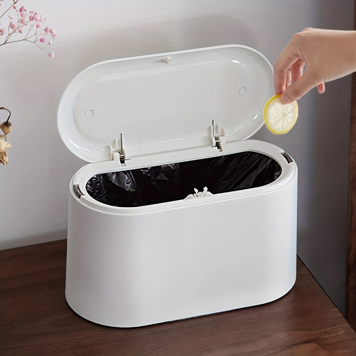 Healeved 4 botes de basura de plástico con tapa, papelera para baño, mini  bote de basura para escritorio, cubo de basura pequeño para baño (negro