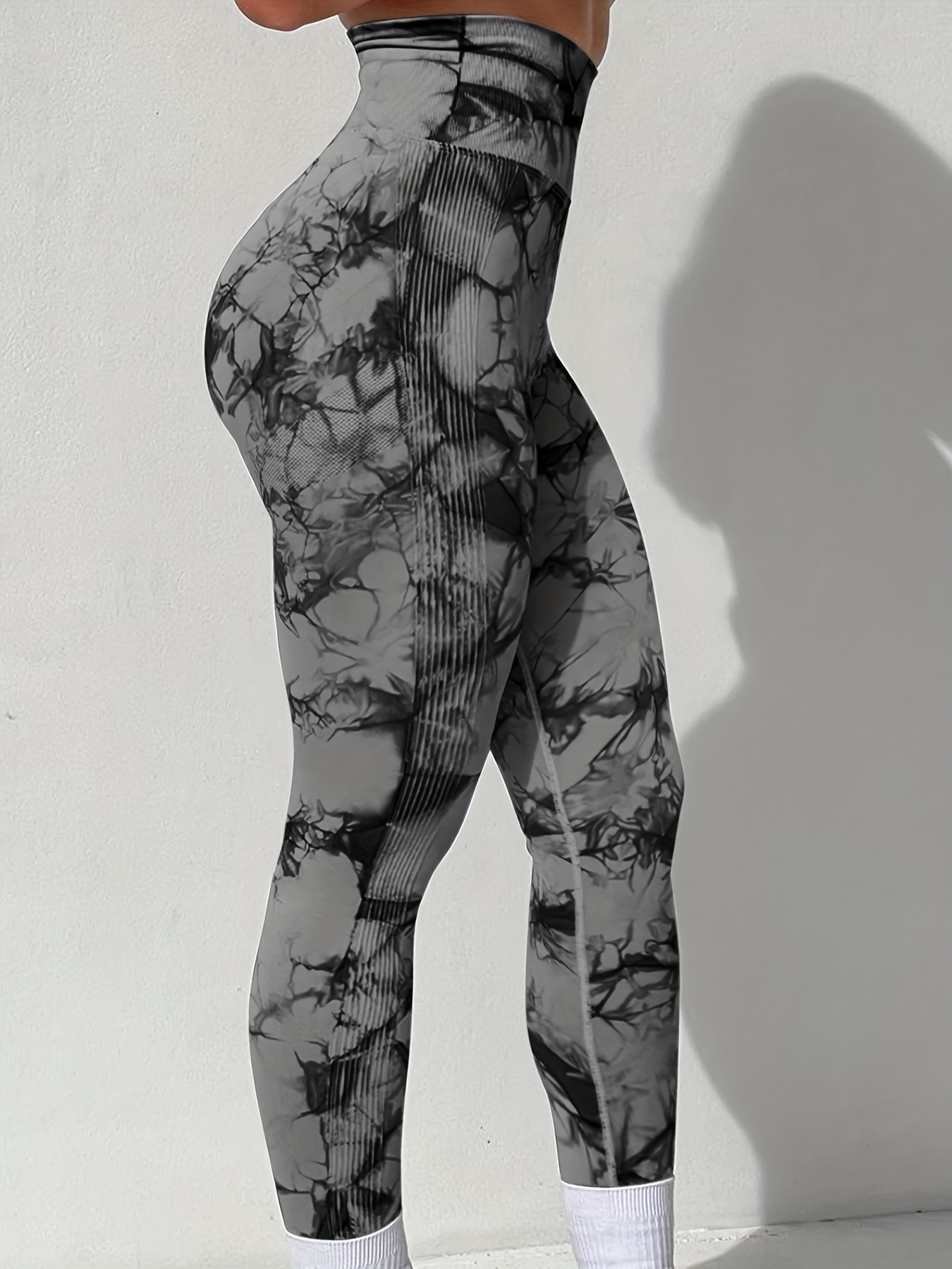 Bum Sculpting Patterned Leggings - Soaring Savannah – ONEDGE