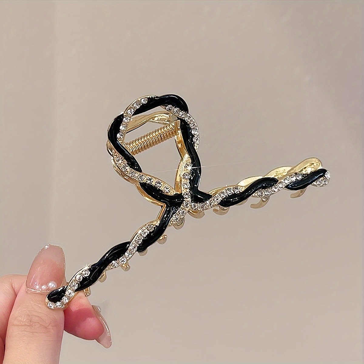 Image of 1pc Sparkling Diamond Pearl Alloy Hair Claw Clip For Women, Back Of Head, Everyday Hair Styling, Shark Clip, Inlaid Diamond , High-end Hair Additions, Elegant And Temperament Hair Clip, Hair Additions