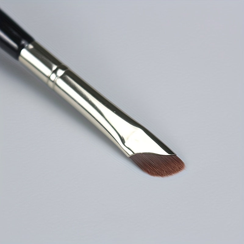 Small Angled Eyeliner Brush