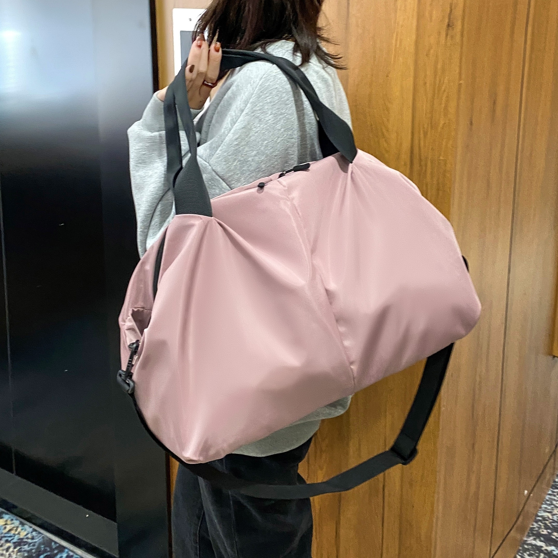 Large Capacity Lightweight Waterproof Travel Bag