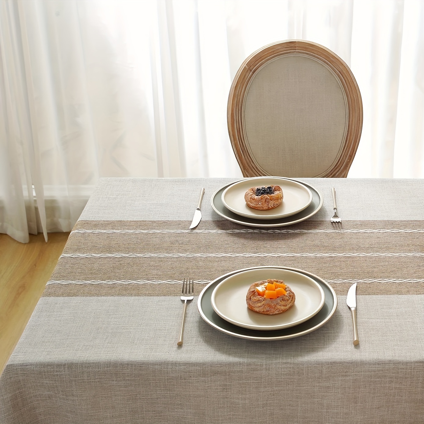Thykl, tovaglia quadrata europea, tavolo da pranzo, tavolino da caffè,  panno in stile nordico per la casa in tessuto antipolvere (colore: Argento,  dimensioni: 180 x 180 cm) : : Casa e cucina
