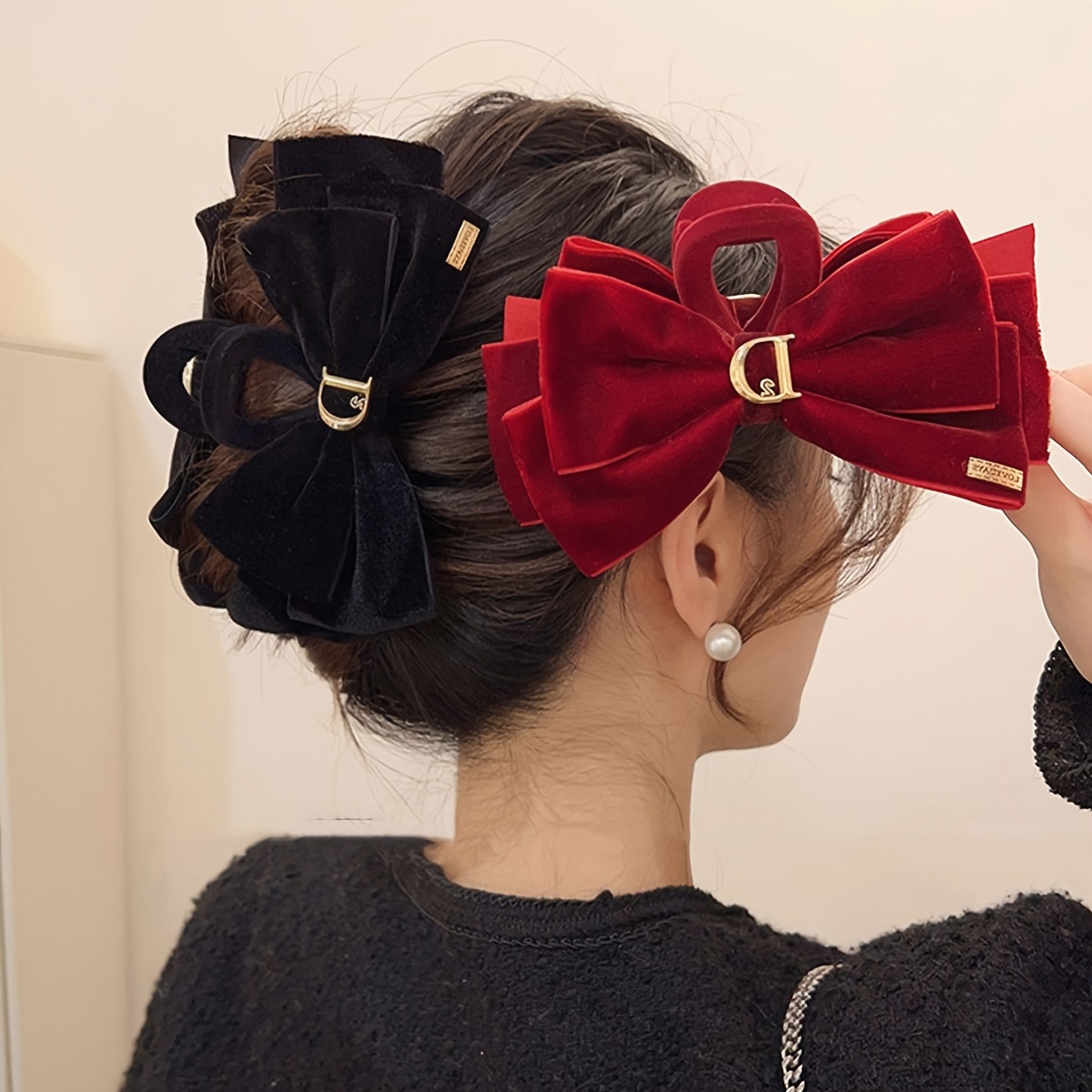 

1pc Velvet Bow Hair Claw, Trendy Vintage Hair Crab Clip, Ponytail Holder For Women Headwear New Year Gift