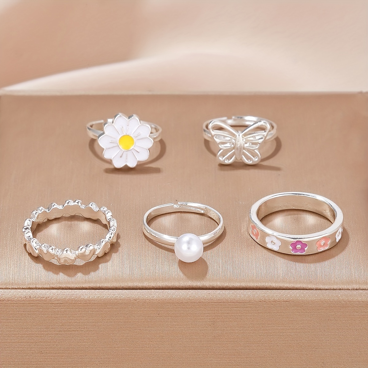 TEMU Un ensemble de 5 bagues pour filles, faciles à , élégantes, en alliage de fer, avec motif goutte d'huile, marguerite, petite fleur, papillon et