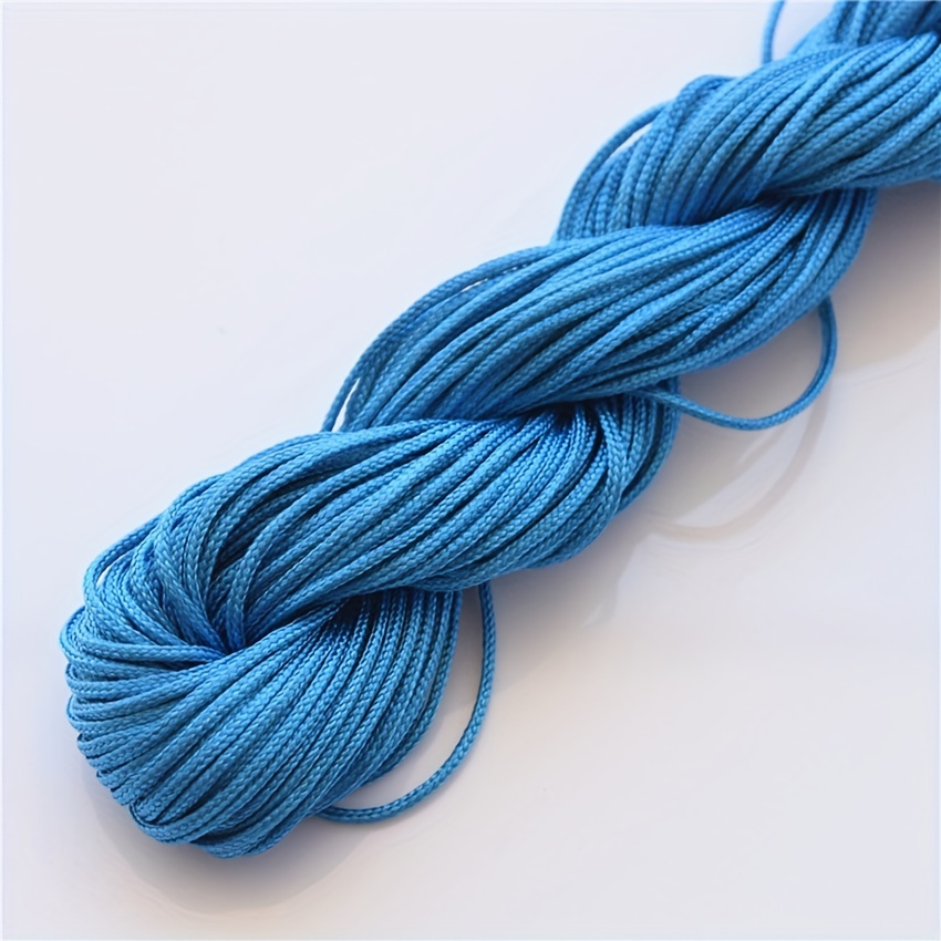 Knots and fiber bracelets: making small segments of cordage on a