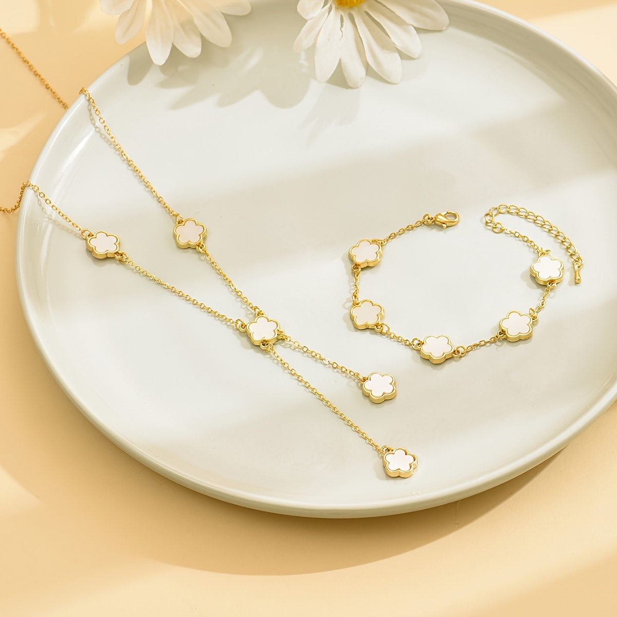 Lucky deals flower necklace