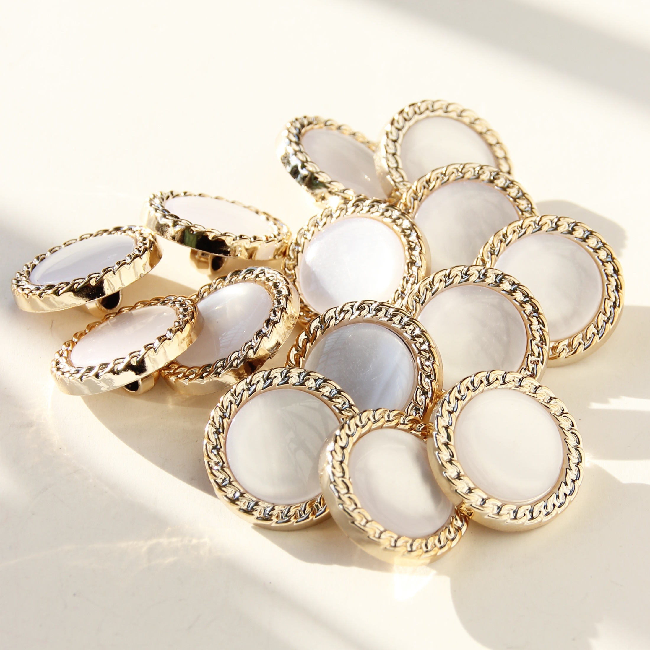 10pcs Per Pack Of Stylish And Versatile High-quality Plastic Chain Edge Resin Patch Round Buttons For Hair Additions, Decorative Hair Ties, Sweater Buttons, Coat Embellishments, And Button Additions