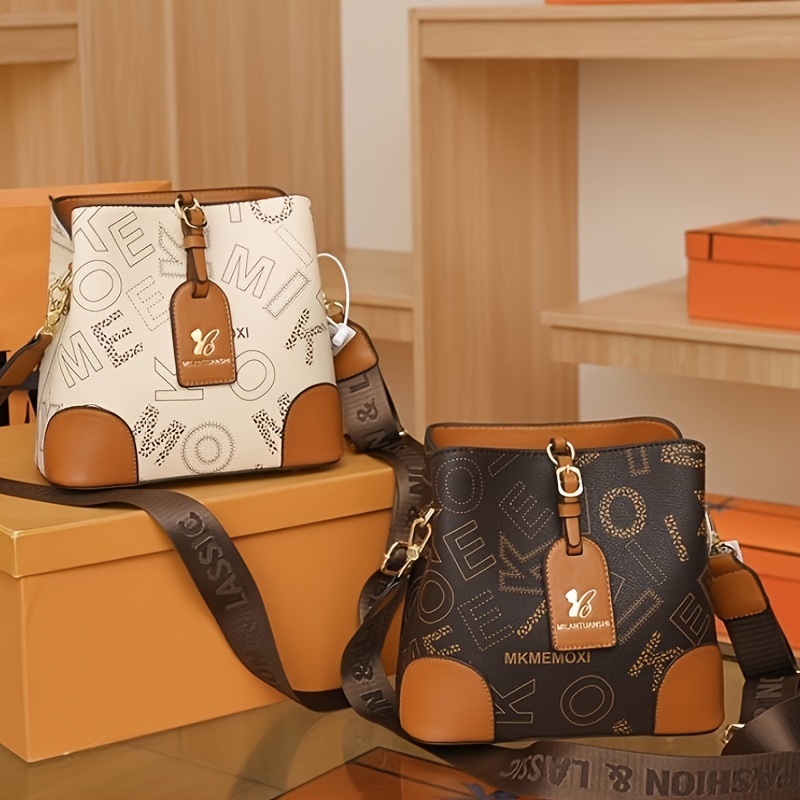 Louis Vuitton e  Cross Body Bag