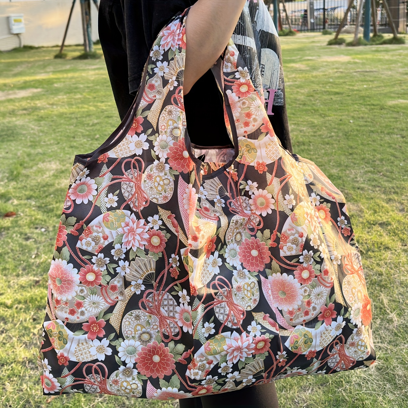 

Large Capacity Portable Shopping Bag, Lightweight Cartoon Flower Pattern Waterproof Large Tote Bag