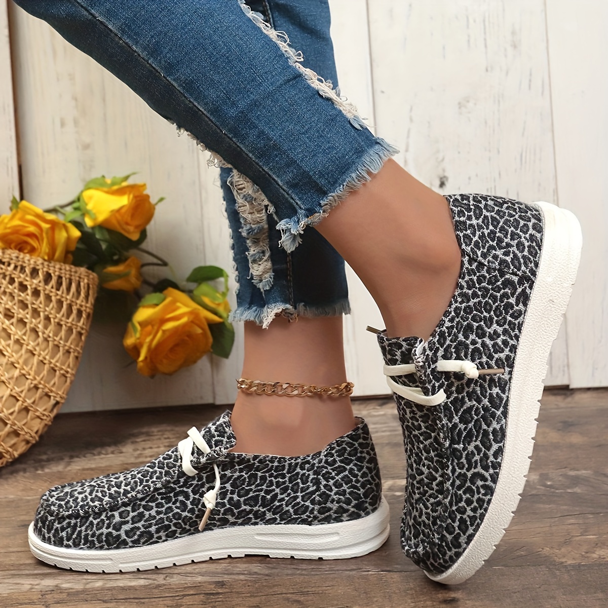 Leopard Pattern Skate Shoes for Women Flat Lightweight Lace-up Canvas