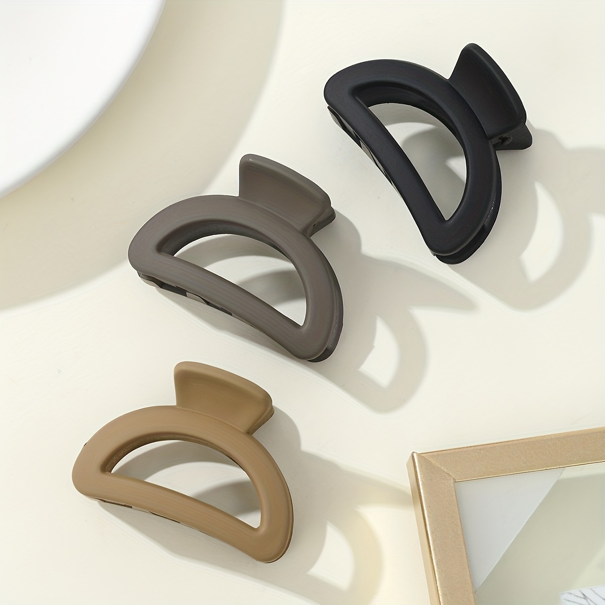 3pcs Matte Hair Claw Clip Simple Style Shark Claw Clips Solid Color Hair Claw Elegant Hair Clips For Women