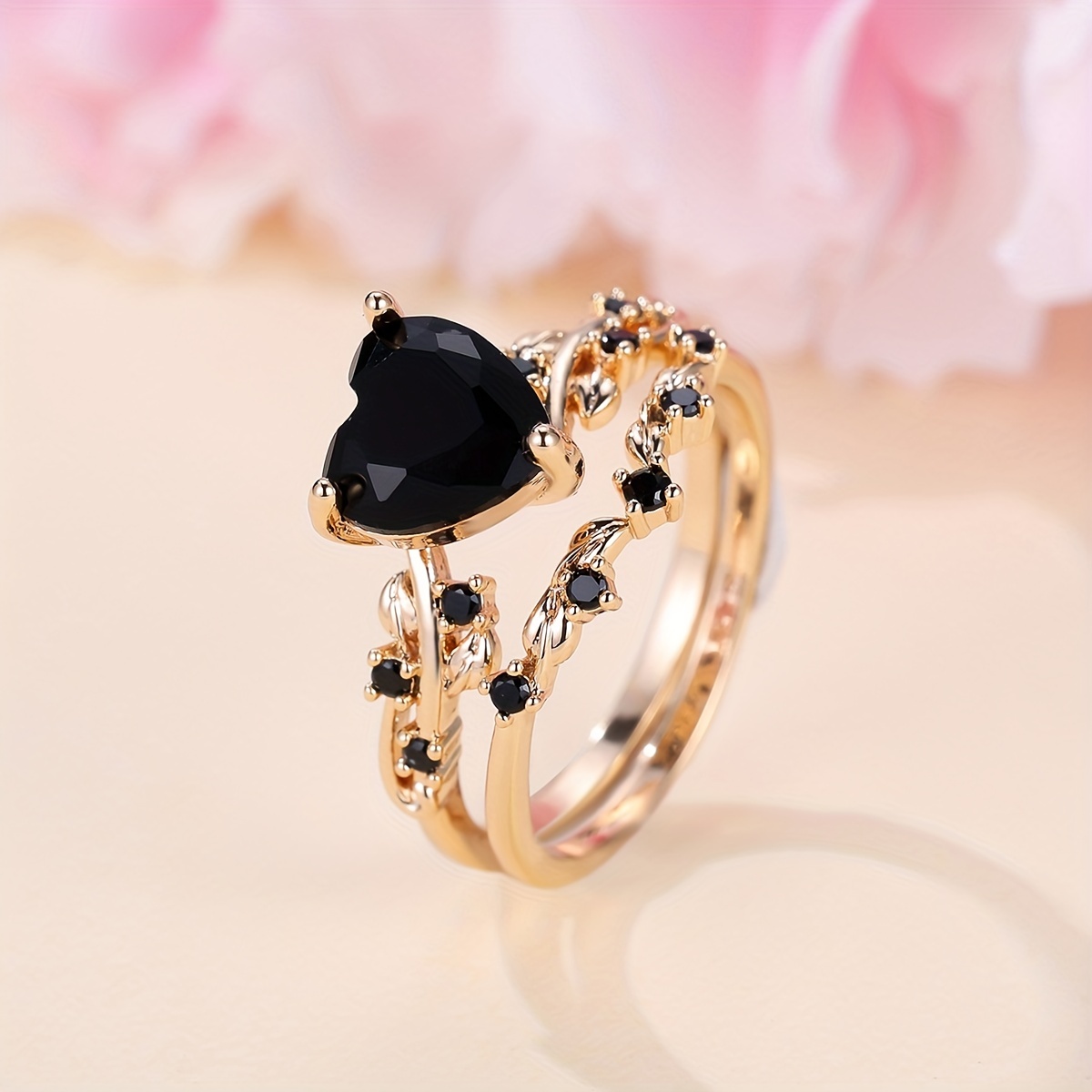 Dupes Bague De Luxe Incrust e De Zircons En Forme De C ur Noir Et De Vigne Sur La Bande Assortie Aux Tenues Quotidiennes Accessoires De F te D licats Choisir Parmi Plusieurs Tailles